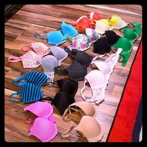 Lot 14 bras, Victoria’s Secret, PINK, Aerie, 32D